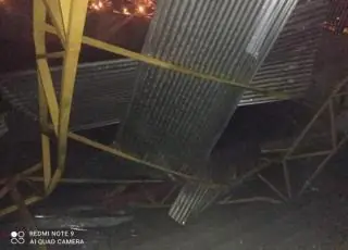 Temporal destrói cobertura de quadra em Medeiros Neto