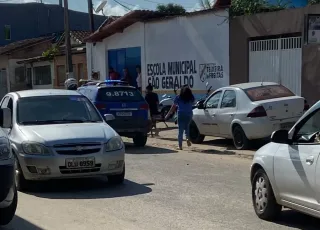 Tensão em Teixeira de Freitas -  Criminoso atira em mulher na porta da escola, invade casa e mantém casal refém