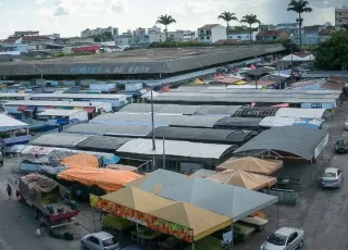Tentativa de homicídio - Homem em situação de rua é esfaqueado no Mercadão em Teixeira de Freitas