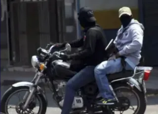 Terror em série: criminosos em motocicleta protagonizam três tentativas de homicídio em menos de 24 horas em Teixeira de Freitas