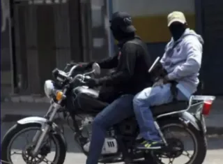 Terror em série: criminosos em motocicleta protagonizam três tentativas de homicídio em menos de 24 horas em Teixeira de Freitas