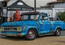 Texas Auto Rock reúne carros antigos, música e movimenta a Praça Irmã Carla Caddia