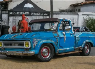 Texas Auto Rock reúne carros antigos, música e movimenta a Praça Irmã Carla Caddia