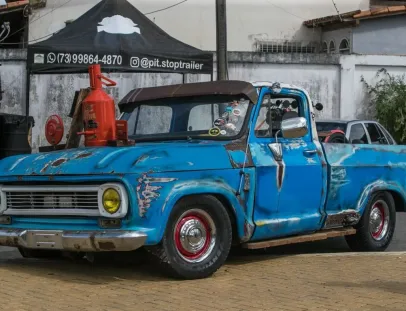 Texas Auto Rock reúne carros antigos, música e movimenta a Praça Irmã Carla Caddia