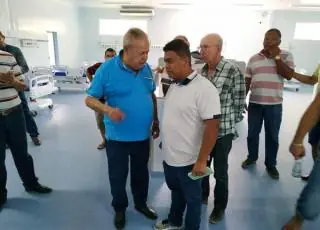 Timóteo Brito acompanhado de Herbert Chagas vistoriam reforma da UTI e Centro Cirúrgico do HMTF.