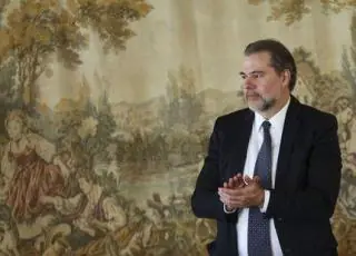 Toffoli derruba decisão que mandou soltar presos em 2ª instância