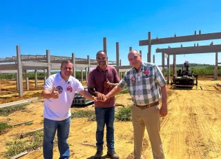 Tonzinho acompanha avanço da obra de R$ 22 milhões da nova escola de Lajedão ao lado de Danilo Fraga