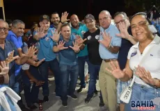 Tonzinho encerra campanha com mega caminhada pelas ruas de Lajedão