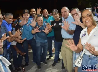 Tonzinho encerra campanha com mega caminhada pelas ruas de Lajedão