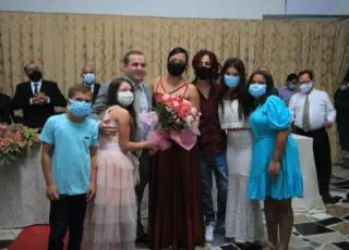 Tonzinho toma posse como prefeito de Lajedão homenageando seu pai