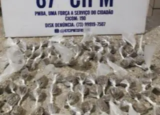 Traficante foge ao ver viatura da PM e deixa cair 75 porções de maconha