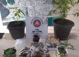 Traficantes são presos com drogas no centro do Prado