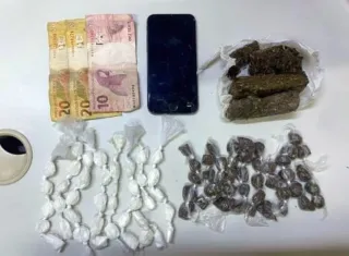Tráfico de Drogas: Homem é preso com cocaína, maconha e dinheiro em Eunápolis