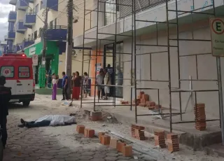 Tragédia em obra: operário morre após queda de andaime no centro de Teixeira de Freitas