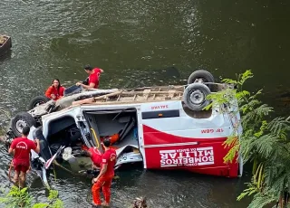 Tragédia na BR 101- Acidente com seis veículos deixa um casal morto. BR fechada na chegada de Teixeira de Freitas