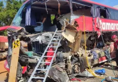 Tragédia na BR-163: colisão entre carreta e ônibus deixa 11 mortos e 46 feridos em Lucas do Rio Verde (MT)