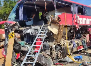 Tragédia na BR-163: colisão entre carreta e ônibus deixa 11 mortos e 46 feridos em Lucas do Rio Verde (MT)