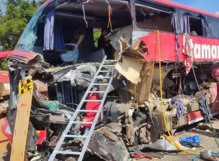 Tragédia na BR-163: colisão entre carreta e ônibus deixa 11 mortos e 46 feridos em Lucas do Rio Verde (MT)