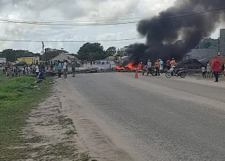 Porto Seguro - Trechos da BA-001 são interditados por integrantes do Movimento de Resistência Camponesa