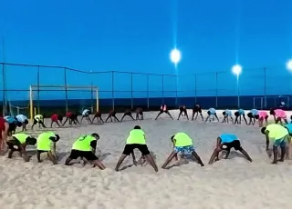 Treino movimenta atletas do Projeto Garotos do Futuro de Alcobaça na Arena de Beach Soccer Roniery Barbosa