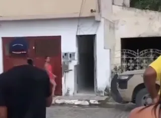 Três crianças morrem carbonizadas após mãe deixá-las sozinhas a noite, no interior da Bahia. 