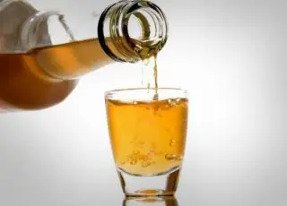 Três homens morreram e quatro foram internados após beber 
