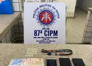 Três homens são presos pela PM suspeitos de tráfico de drogas em Teixeira de Freitas