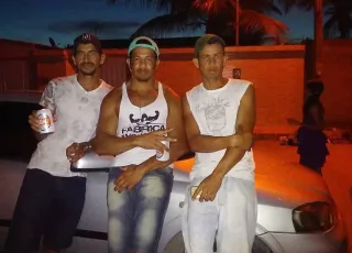  Três irmãos são mortos a tiros dentro de carro; outro homem fica ferido, em Porto Seguro