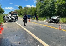Colisão frontal na BR 101 deixa três mortos, incluindo uma criança,  em Caravelas