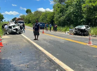 Colisão frontal na BR 101 deixa três mortos, incluindo uma criança,  em Caravelas
