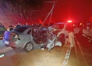 Três pessoas morrem após Saveiro invadir contramão e atingir Corsa na BR-101, em São Mateus
