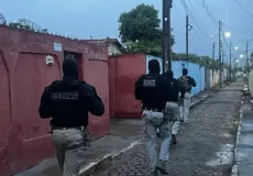 Três policiais são presos investigados por participação em grupo de extermínio, na Bahia