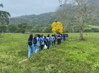 Trilha ecológica une aventura e conscientização entre alunos da Escola Sizaltina Barbosa de Itamaraju