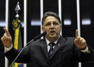 TSE julga Garotinho inelegível e o afasta de campanha a governo do Rio