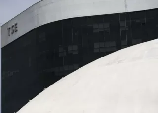 TSE manda apagar posts sobre suposto apoio de Bolsonaro a Jefferson