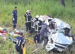 Turistas de Belo Horizonte ficam gravemente feridos em acidente na BR 101 próximo a Teixeira