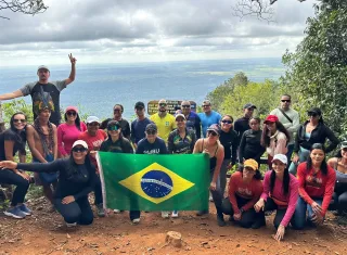 Turistas vivencia aventura, natureza e cultura indígena no Parque Nacional do Monte Pascoal