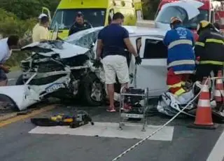 Carro que saiu de Medeiros Neto se envolve em acidente com 01 morto e 10 feridos em Sooretama -ES