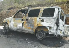 Ultrapassagem proibida provoca  acidente e incêndio na BR 101 entre Teixeira de Freitas e Itamaraju