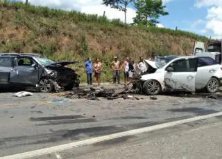 Vídeo - Ultrapassagem proibida termina em acidente com 4 vítimas fatais na BR 101