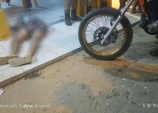 Um morto e outro baleado na porta de um bar no Nova Teixeira