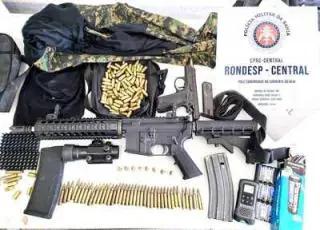 Um policial baleado, 06 mortos, fuzil, pistola e munições apreendidos com grupo após confronto em Salvador
