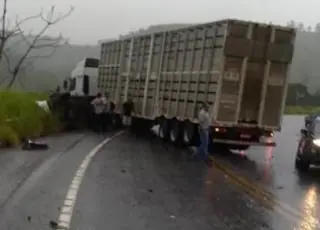 Uma pessoa morreu e 6 ficaram feridas em grave acidente na BR 101