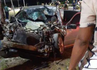 Uma pessoa morreu e seis ficaram feridas em acidente entre viatura da polícia e carro em Salvador
