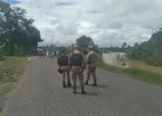 Urgente - Cabeceira da ponte do Prado acabou de cair