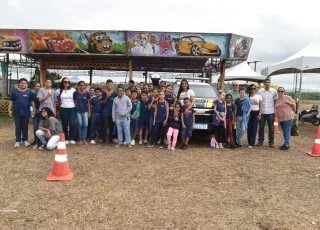 Usina Santa Maria, PRF e iniciativa privada promovem em Teixeira de Freitas ação social para alunos da Escola Silvete de Medeiros Neto 