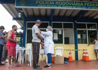 Vacinação de caminhoneiros é iniciada em Teixeira de Freitas