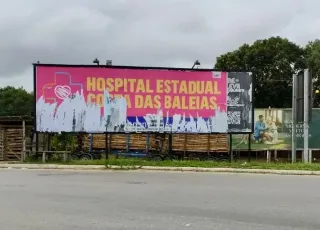 Vandalismo em outdoors do Hospital Estadual Costa das Baleias: polícia investiga o caso