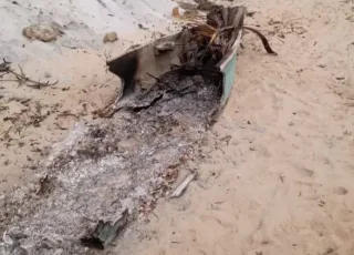 Vândalos estão incendiando botes de pescadores na praia de Prado