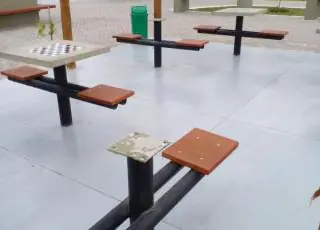 Vândalos voltam a depredar a recém inaugurada Praça Padre Aparecido Staut, prefeitura lamenta
